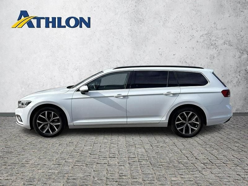 Używany VW Passat 150 KM (110 kW) 2023 Biały Kombi