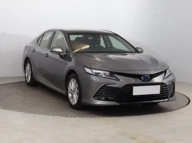Używany Toyota Camry 218 KM (160 kW) 2021 Szary Sedan/Limuzyna