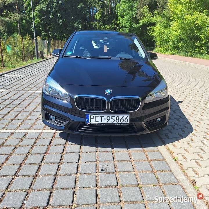 Czarny Używany 2015 BMW 218 Kombi | 52 900 zł (Uczciwa cena) - Obraz 1/4