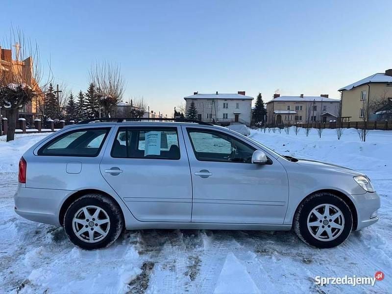 Używany Skoda Octavia 105 KM (77 kW) 2010 Srebrny Kombi