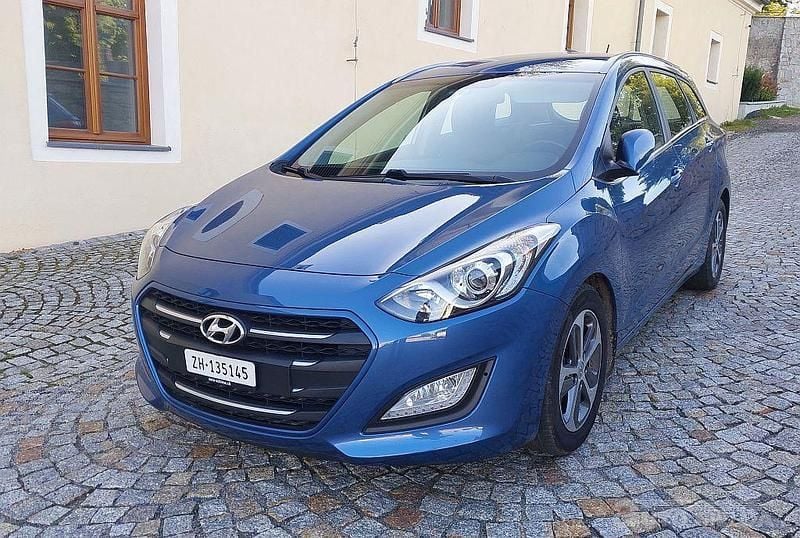 Niebieski Używany 2016 Hyundai i30 Kombi | 35 500 zł (Super Cena) - Obraz 1/4