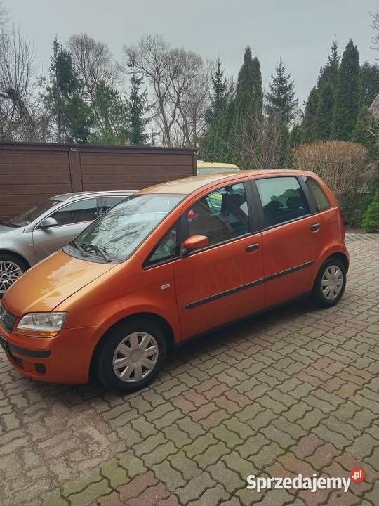 Używany Fiat Idea Dynamic 95 KM (69 kW) 2006 Złoty Minivan