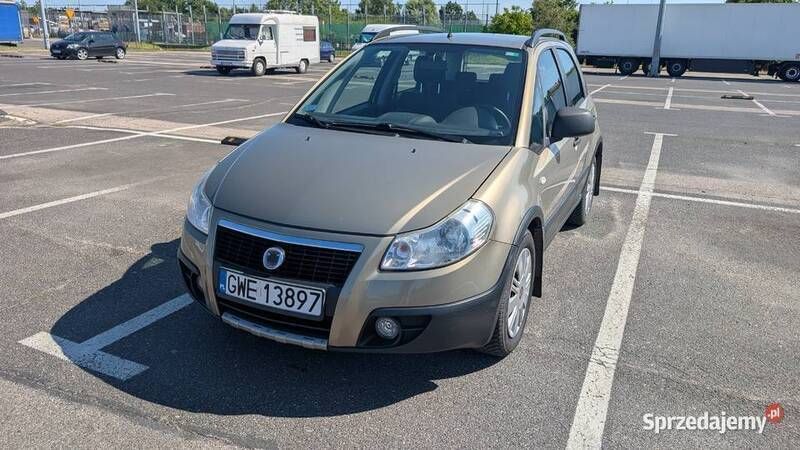 Złoty Używany 2008 Fiat Sedici SUV | 17 000 zł (Uczciwa cena) - Obraz 1/4