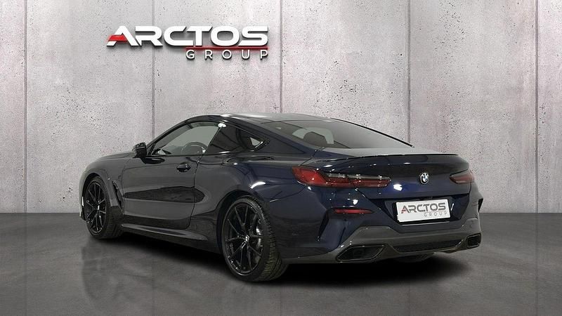 Używany BMW M8 530 KM (389 kW) 2020 Niebieski ciemny (metalik) Coupe