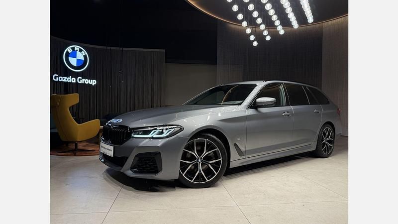Skyskraper metalizowany Używany 2022 BMW 520 Shadowline Kombi | 169 900 zł (Drogi) - Obraz 1/3