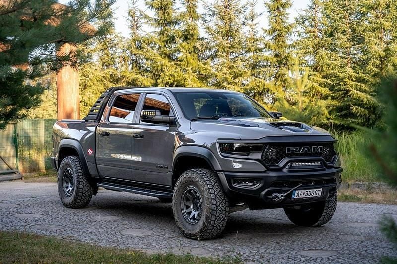 Szary (metalik) Używany 2023 RAM 1500 Pickup | 599 777 zł - Obraz 1/4