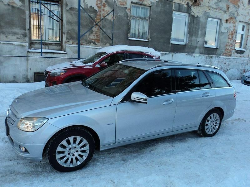 Używany Mercedes C180 136 KM (100 kW) 2009 Srebrny Kombi