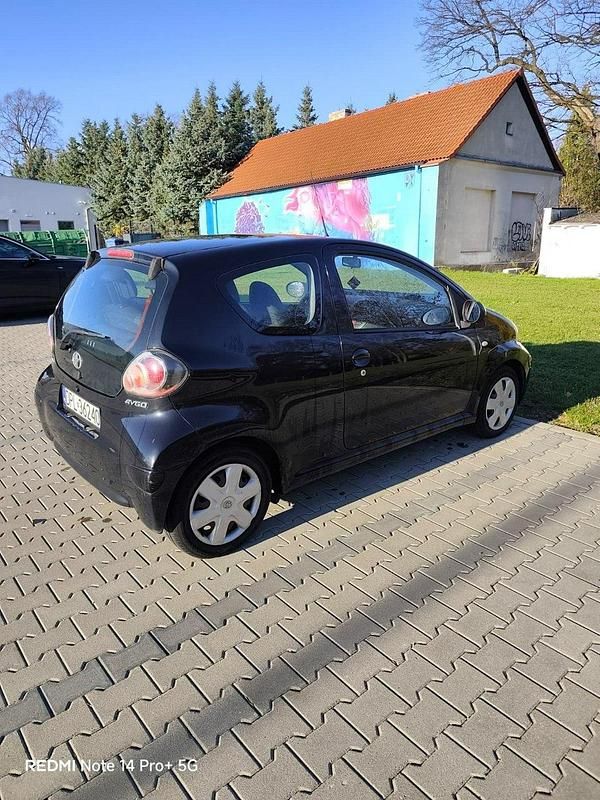 Używany Toyota Aygo 68 KM (50 kW) 2009 Czarny Hatchback