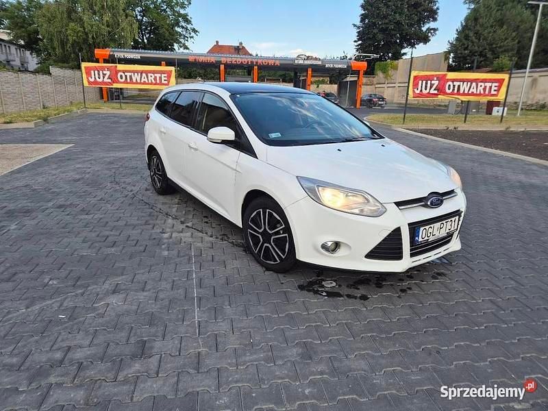 Biały Używany 2014 Ford Focus Kombi | 15 700 zł (Uczciwa cena) - Obraz 1/4