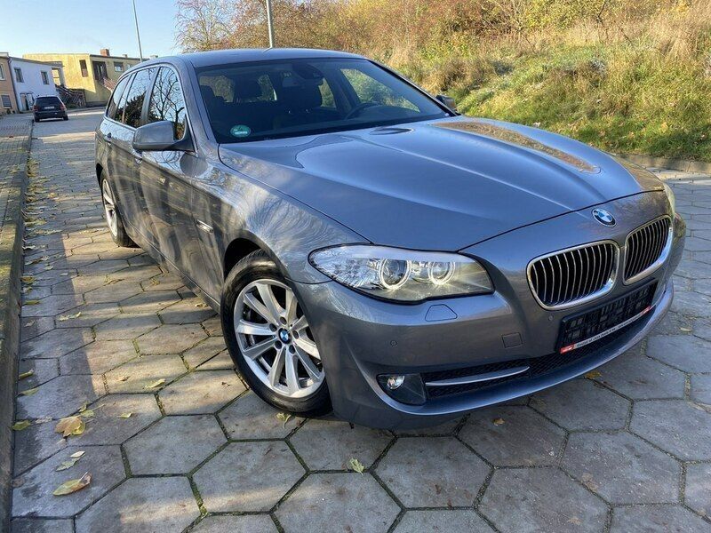 Srebrny Używany 2010 BMW 520 Sedan/Limuzyna | 39 998 zł (Dość drogi) - Obraz 1/4