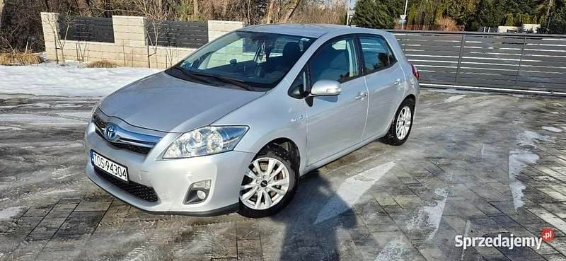 Używany Toyota Auris Hybrid 2010 Srebrny Hatchback