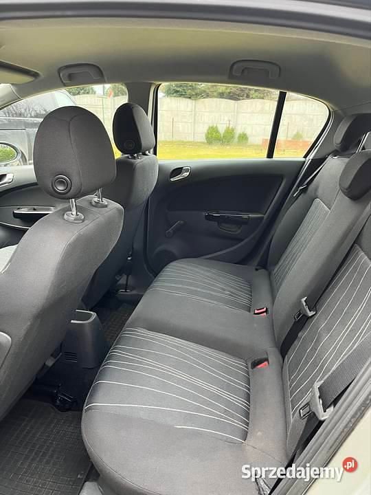 Używany Opel Corsa 90 KM (66 kW) 2007 Srebrny Hatchback