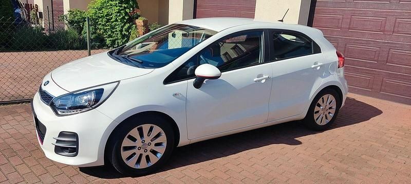 Używany Kia Rio 109 KM (80 kW) 2016 Biały Hatchback