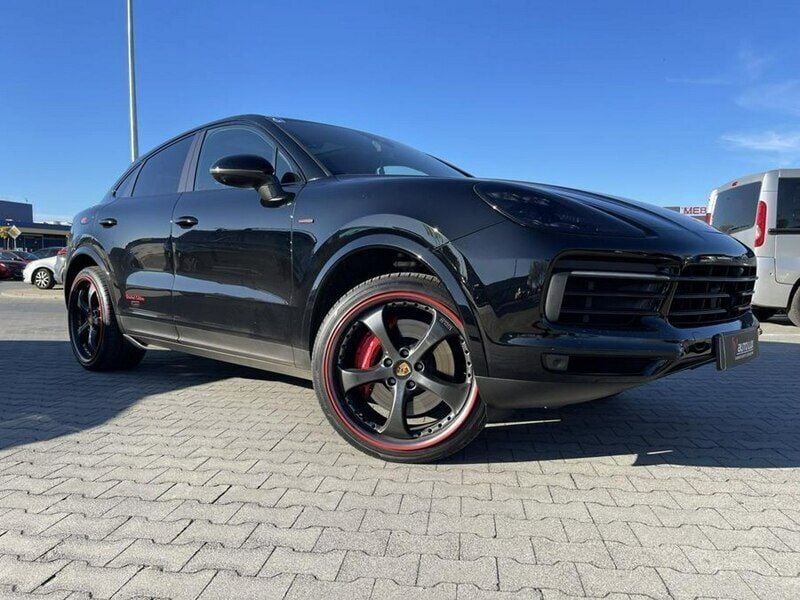 Czarny (metalik) Używany 2021 Porsche Cayenne SUV | 416 000 zł - Obraz 1/4