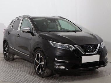 Czarny Używany 2018 Nissan Qashqai SUV | 63 999 zł (Dość drogi) - Obraz 1/4
