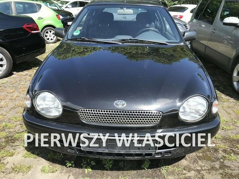 Używany Toyota Corolla 1999 Czarny Hatchback