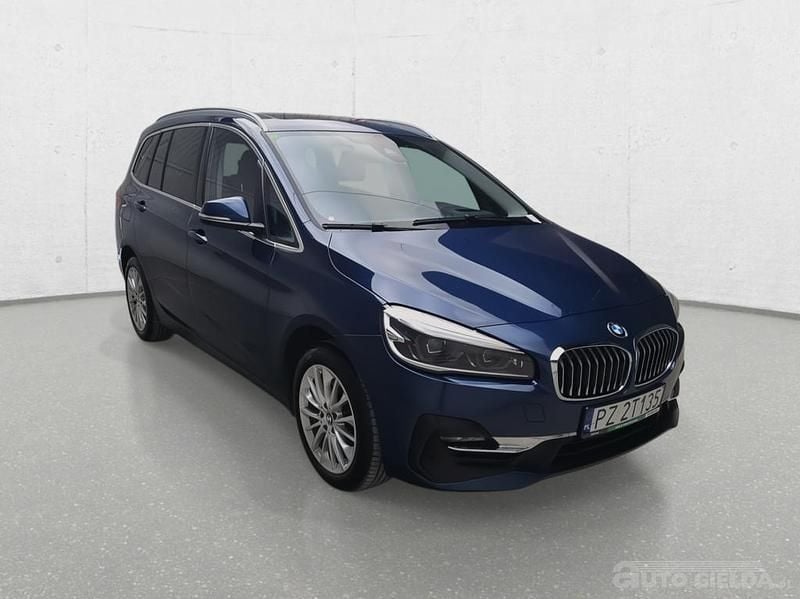 Granatowy Używany 2022 BMW 218 Shadowline | 72 816 zł (Uczciwa cena) - Obraz 1/4