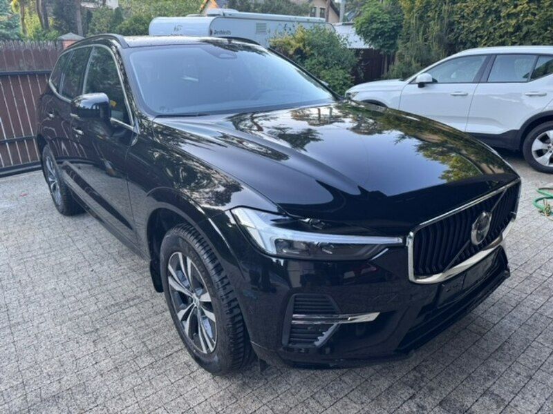 Szary Używany 2022 Volvo XC60 Momentum SUV | 175 000 zł (Dość drogi) - Obraz 1/4