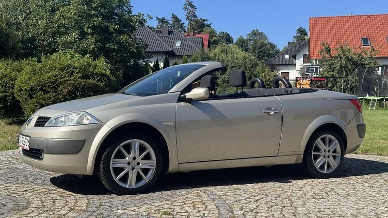 Złoty metalik Używany 2005 Renault Mégane II Kabriolet | 9900 zł (Dość drogi) - Obraz 1/4