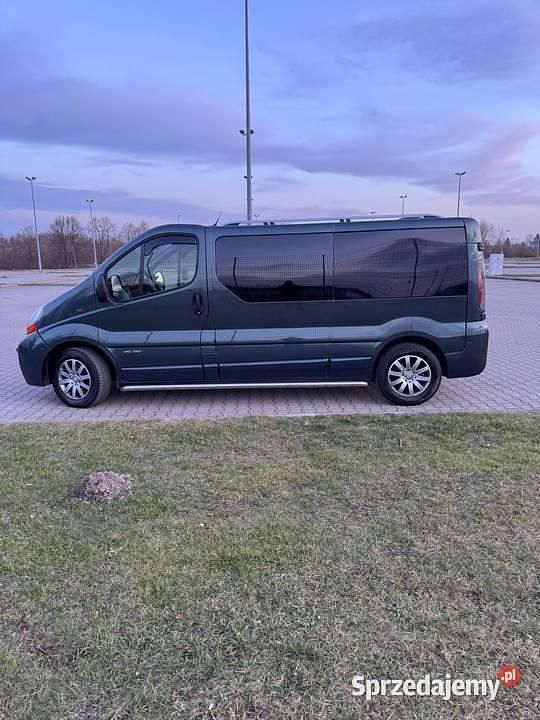 Zielony Używany 2004 Renault Trafic Van | 29 000 zł (Uczciwa cena) - Obraz 1/4