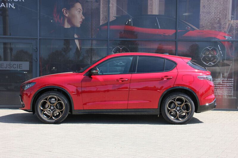 Lakier specjalny czerwony etna red Nowe 2025 Alfa Romeo Stelvio SUV | 260 900 zł - Obraz 1/4