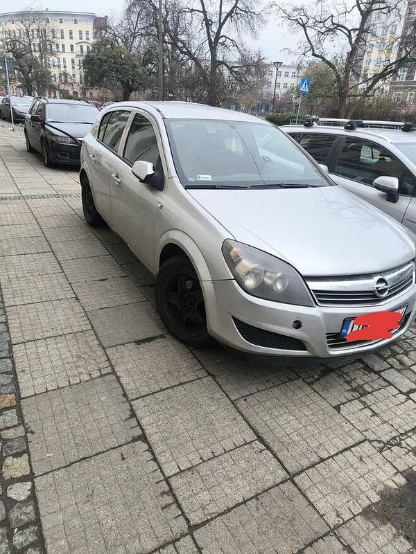 Używany Opel Astra 2010 Srebrny Hatchback