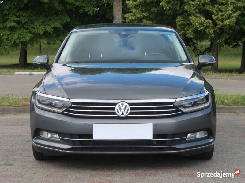 Szary Używany 2017 VW Passat Sedan/Limuzyna | 56 999 zł (Uczciwa cena) - Obraz 1/4