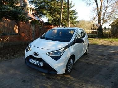 Biały Używany 2018 Toyota Aygo Hatchback | 30 000 zł (Uczciwa cena) - Obraz 1/4