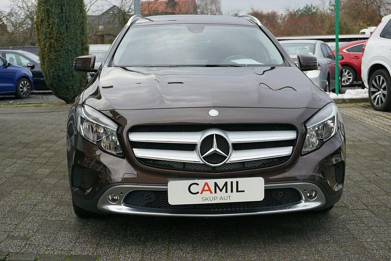 Używany Mercedes GLA250 211 KM (155 kW) 2015 Brązowobeżowy SUV