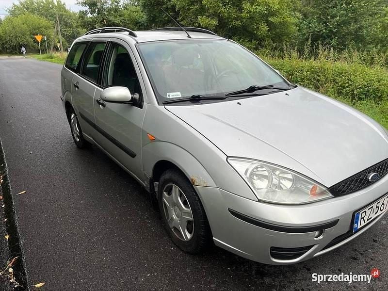 Używany Ford Focus 2004 Szary Kombi