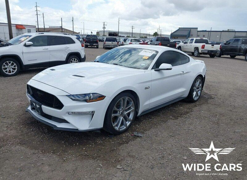 Biały (metalik) Używany 2018 Ford Mustang Coupe | 70 600 zł - Obraz 1/4