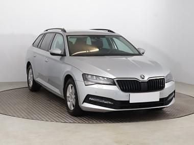 Używany Skoda Superb 150 KM (110 kW) 2021 Srebrny Kombi