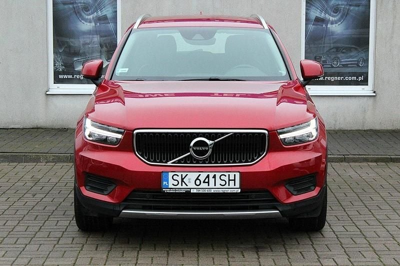 Używany Volvo XC40 Momentum 163 KM (119 kW) 2020 Bordowy (metalik) SUV