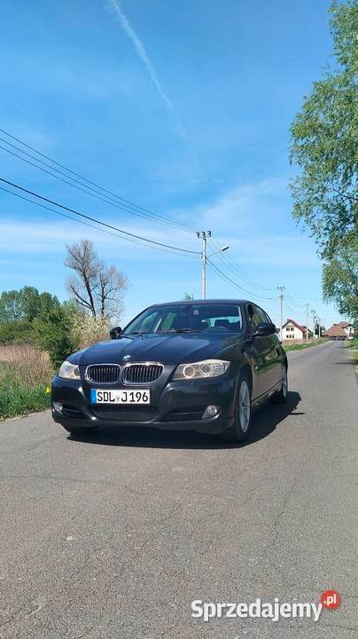 Czarny Używany 2011 BMW 320 Kombi | 22 600 zł (Dobra cena) - Obraz 1/4