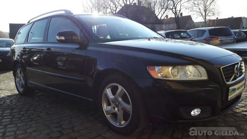 Używany Volvo V50 115 KM (84 kW) 2012 Czarny metalik Kombi