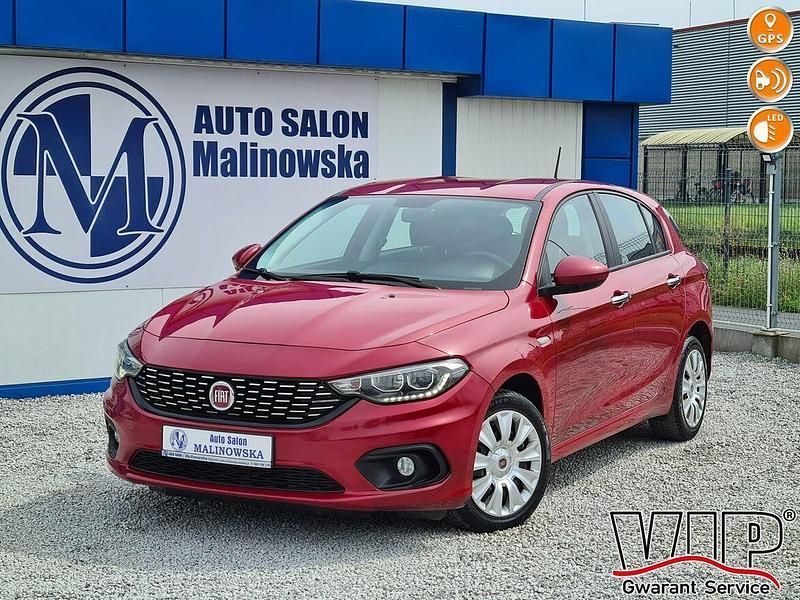Wiśniowy Używany 2017 Fiat Tipo Hatchback | 27 900 zł (Dobra cena) - Obraz 1/4