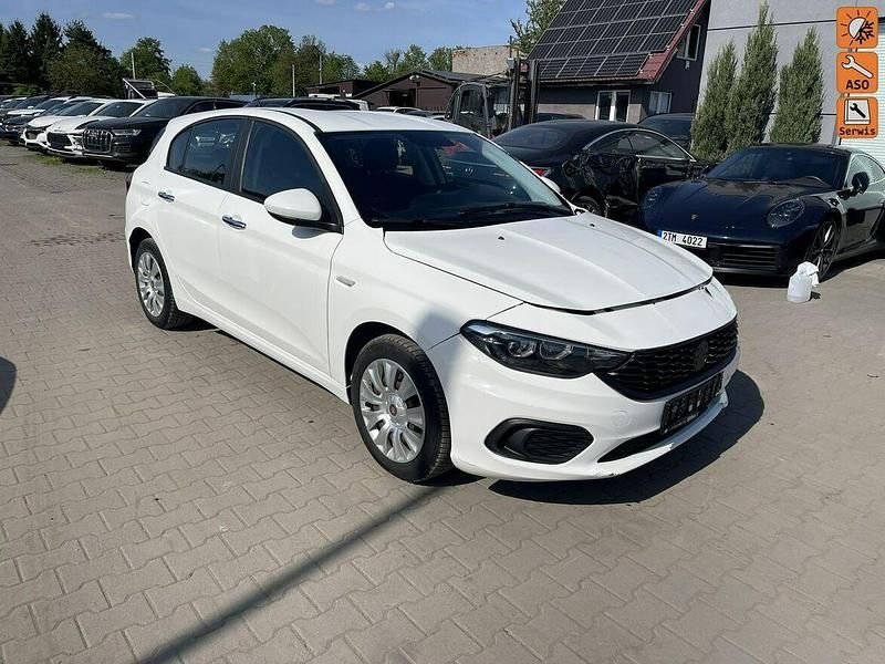Biały Używany 2018 Fiat Tipo Hatchback | 16 900 zł - Obraz 1/4