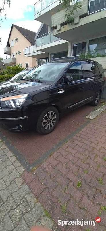 Czarny Używany 2016 Ssangyong (KGM) Rodius Sapphire Minivan | 49 000 zł - Obraz 1/4