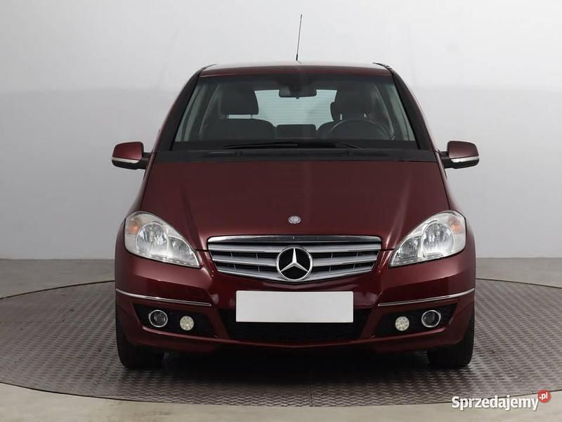 Bordowy Używany 2011 Mercedes A160 Hatchback | 16 999 zł (Uczciwa cena) - Obraz 1/4