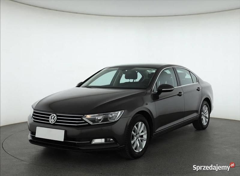 Używany VW Passat 180 KM (132 kW) 2017 Brązowy Sedan/Limuzyna