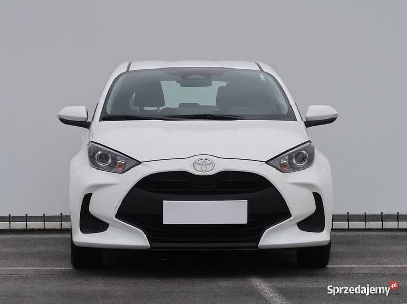 Biały Używany 2024 Toyota Yaris Hybrid Hatchback | 76 999 zł (Dobra cena) - Obraz 1/4