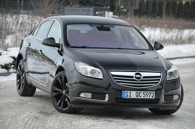 Używany Opel Insignia Cosmo 160 KM (117 kW) 2011 Czarny (metalik) Sedan/Limuzyna