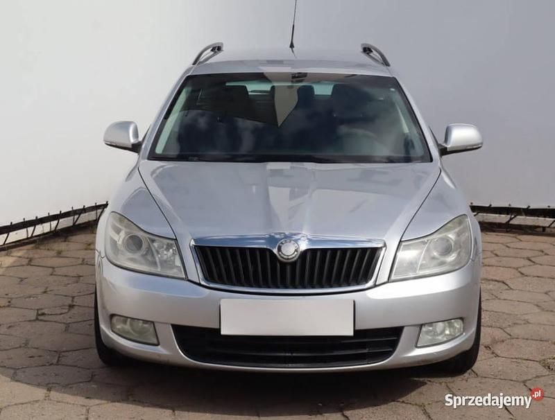 Srebrny Używany 2010 Skoda Octavia Kombi | 14 999 zł (Dobra cena) - Obraz 1/4