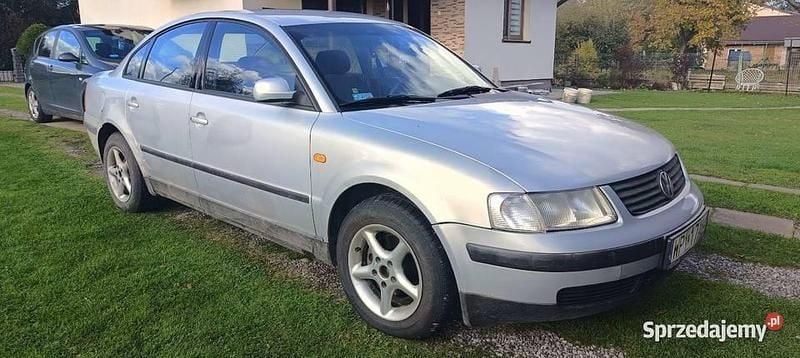 Srebrny Używany 1998 VW Passat Sedan/Limuzyna | 2990 zł (Uczciwa cena) - Obraz 1/4