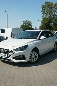 Używany Hyundai i30 120 KM (88 kW) 2022 Biały Hatchback