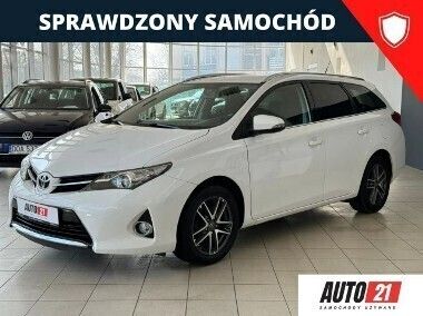 Biały Używany 2015 Toyota Auris Kombi | 42 900 zł (Uczciwa cena) - Obraz 1/4