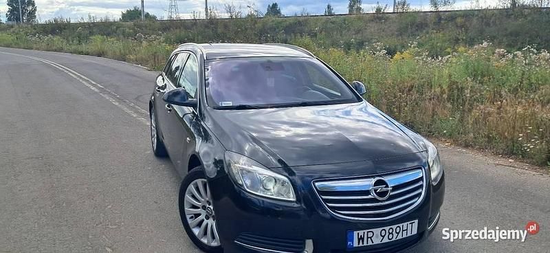 Czerwony Używany 2010 Opel Insignia Kombi | 20 500 zł (Dość drogi) - Obraz 1/4