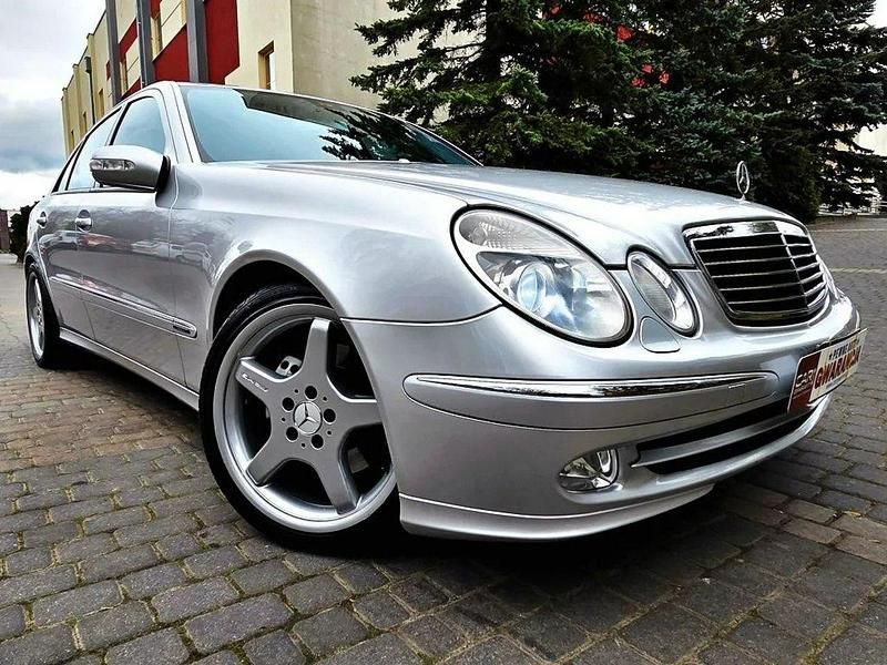Srebrny (metalik) Używany 2002 Mercedes E500 Sedan/Limuzyna | 39 999 zł - Obraz 1/4