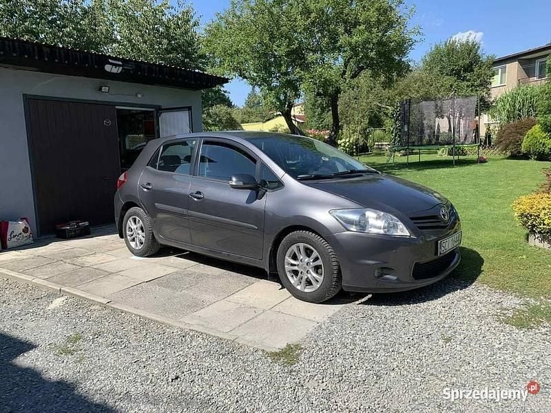 Używany Toyota Auris 2013 Szary Hatchback