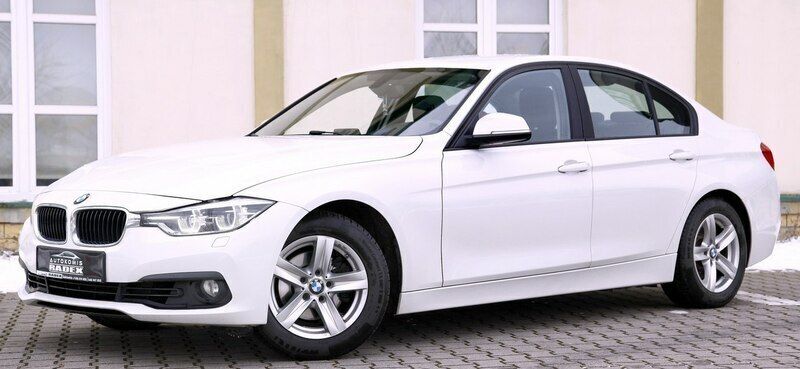Używany BMW 318 136 KM (100 kW) 2016 Biały Sedan/Limuzyna